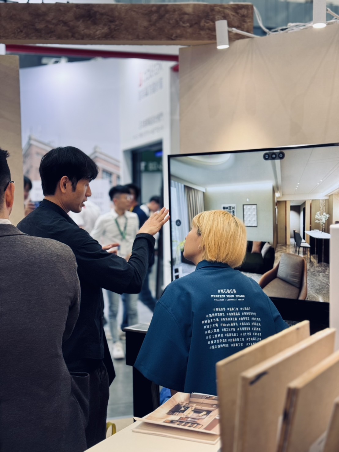 LUXUS Paint Taiwan 在台北建材展現場展示互動軟體